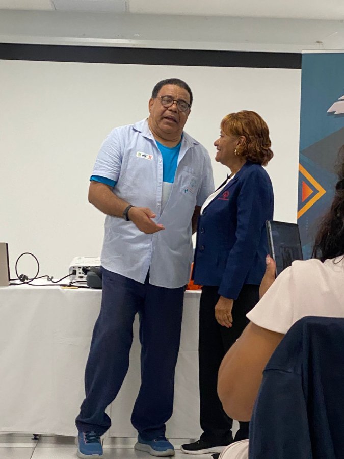 Mme Lorna BELL et M. Guy VALA de Special Olympics