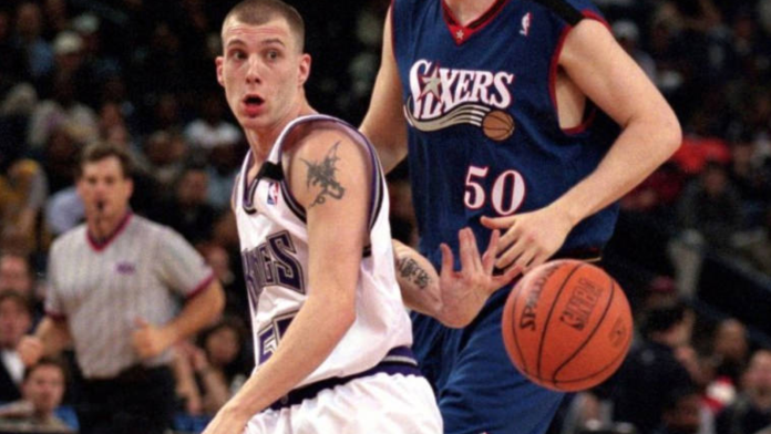 Behind-the-back pass